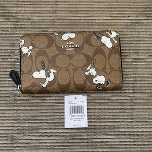 Coach X Peanuts Snoopy Print Id Zip Wallet…